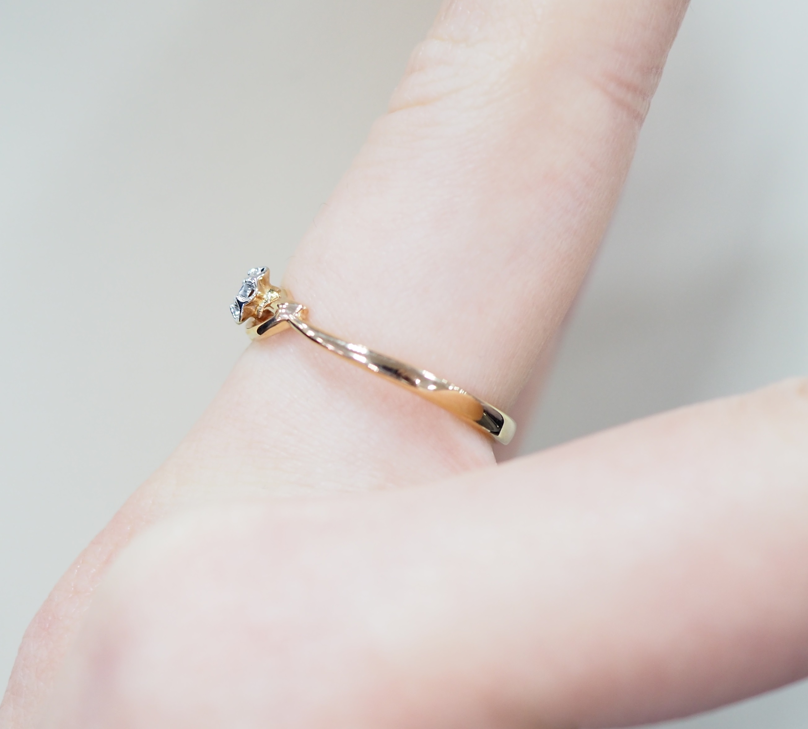 Кольцо из золота с сапфиром "Цветок"
